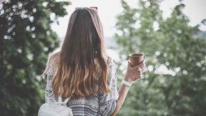 Rimedi della nonna per capelli lucidi e folti